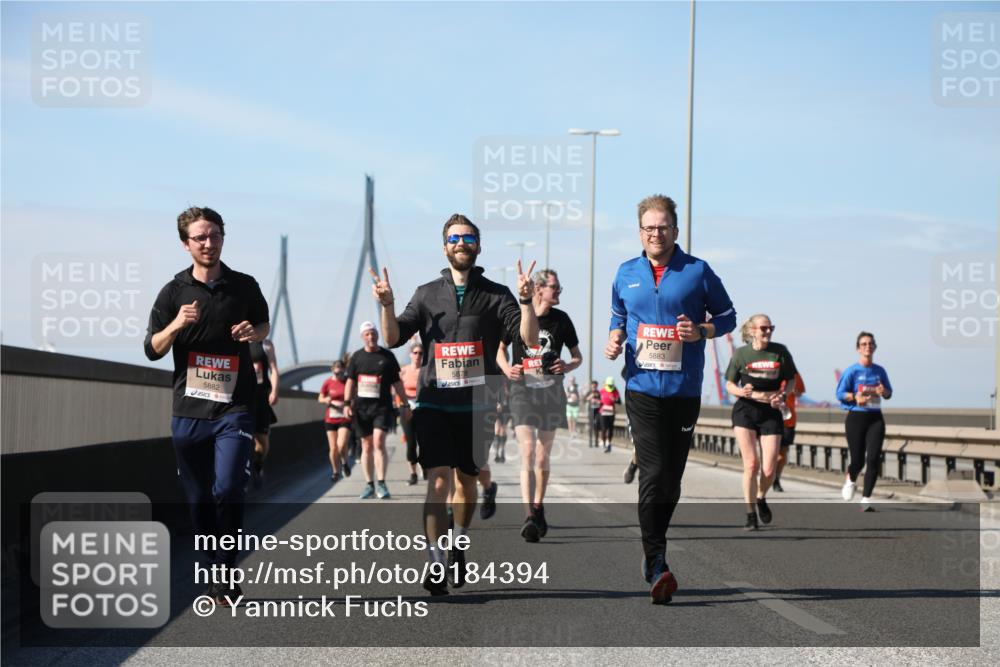 03.10.2025 - Köhlbrandbrückenlauf Yannick Fuchs http://msf.ph/oto/9184394 03.10.2025 12:02:02 Position 3 5882, 587, 5883 meine-sportfotos.de