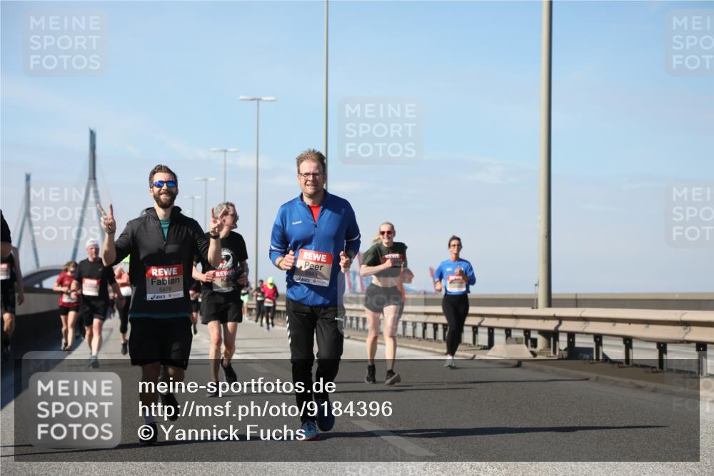 03.10.2025 - Köhlbrandbrückenlauf Yannick Fuchs http://msf.ph/oto/9184396 03.10.2025 12:02:02 Position 3 5878, 5883 meine-sportfotos.de