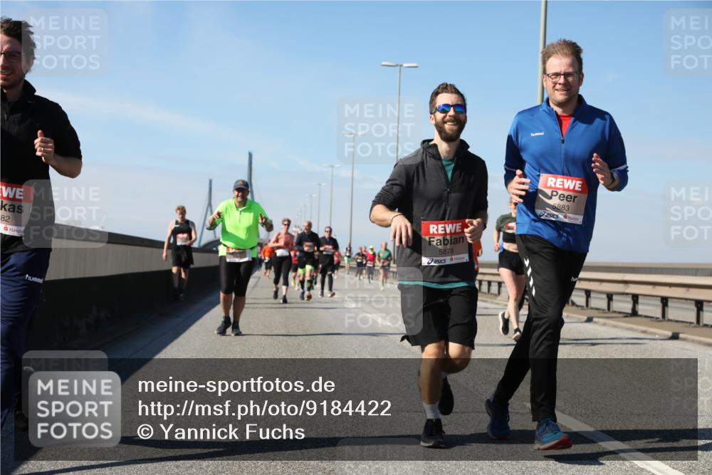 03.10.2025 - Köhlbrandbrückenlauf Yannick Fuchs http://msf.ph/oto/9184422 03.10.2025 12:02:04 Position 3 82, 5878, 5883 meine-sportfotos.de