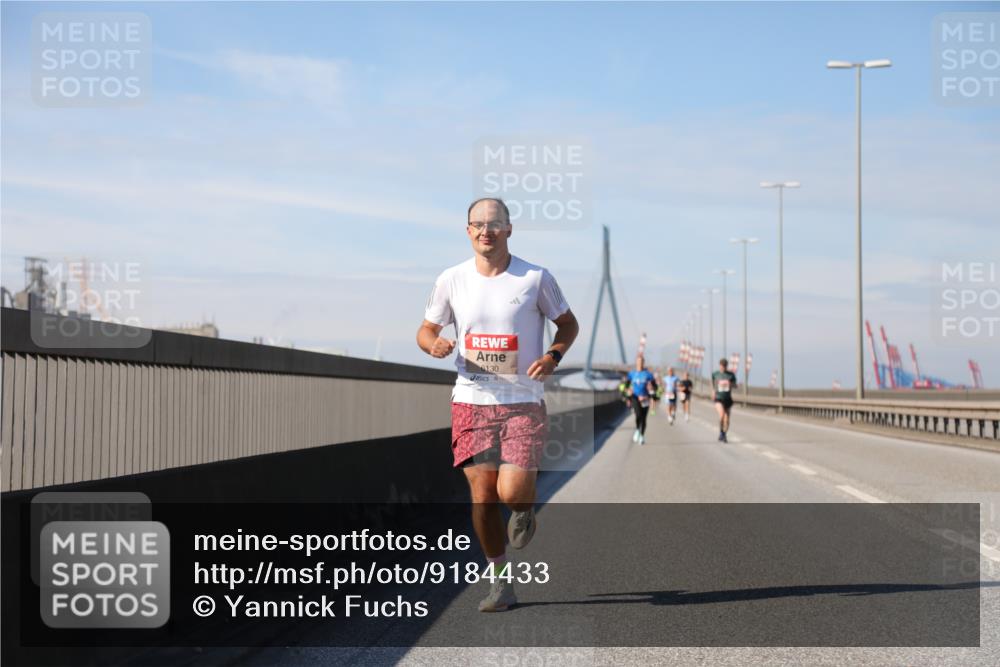 03.10.2025 - Köhlbrandbrückenlauf Yannick Fuchs http://msf.ph/oto/9184433 03.10.2025 11:40:47 Position 3 6130 meine-sportfotos.de