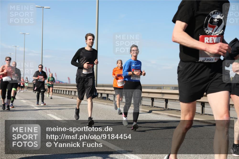 03.10.2025 - Köhlbrandbrückenlauf Yannick Fuchs http://msf.ph/oto/9184454 03.10.2025 12:02:07 Position 3 5573 meine-sportfotos.de