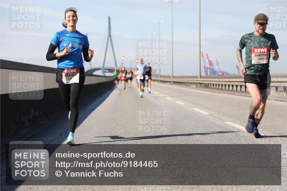 03.10.2025 - Köhlbrandbrückenlauf Yannick Fuchs http://msf.ph/oto/9184465 03.10.2025 11:40:55 Position 3 1980, 4001, 648 meine-sportfotos.de