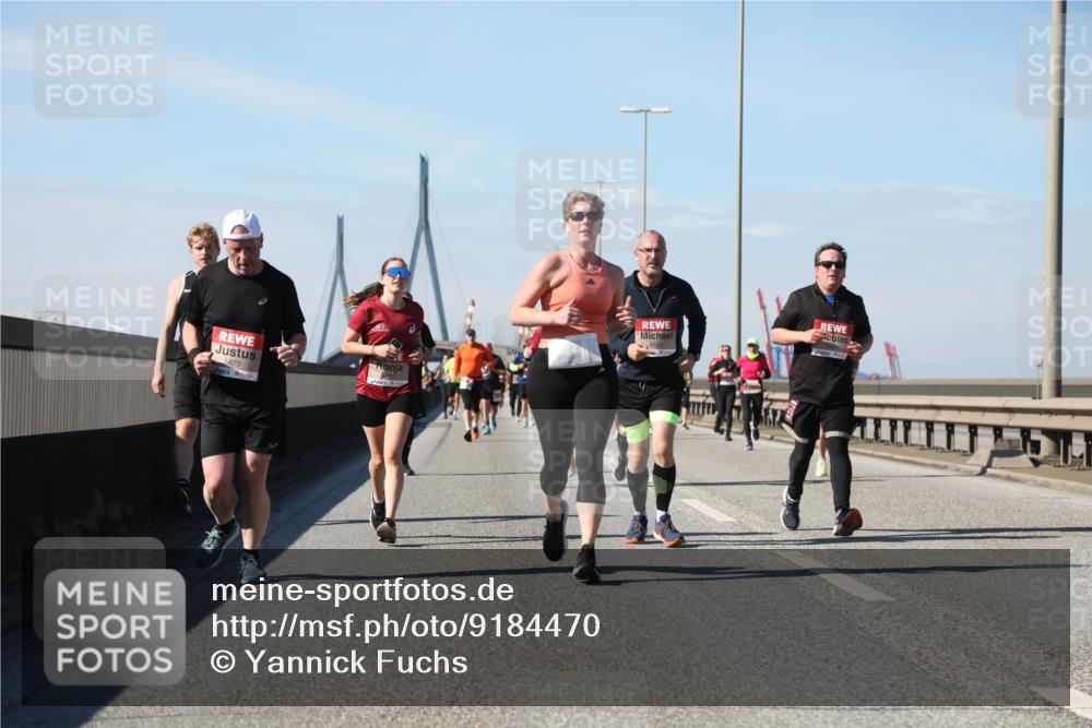 03.10.2025 - Köhlbrandbrückenlauf Yannick Fuchs http://msf.ph/oto/9184470 03.10.2025 12:02:09 Position 3 5675, 4587 meine-sportfotos.de