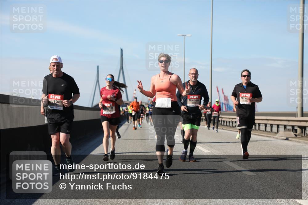 03.10.2025 - Köhlbrandbrückenlauf Yannick Fuchs http://msf.ph/oto/9184475 03.10.2025 12:02:09 Position 3 4587, 5361 meine-sportfotos.de