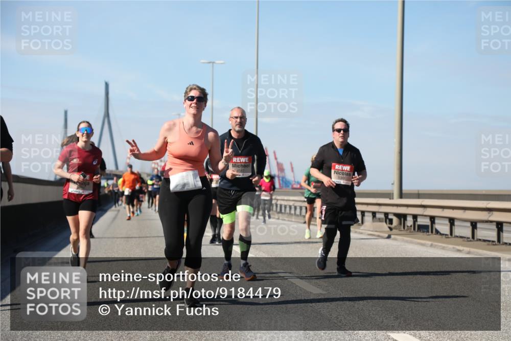 03.10.2025 - Köhlbrandbrückenlauf Yannick Fuchs http://msf.ph/oto/9184479 03.10.2025 12:02:09 Position 3 4587 meine-sportfotos.de