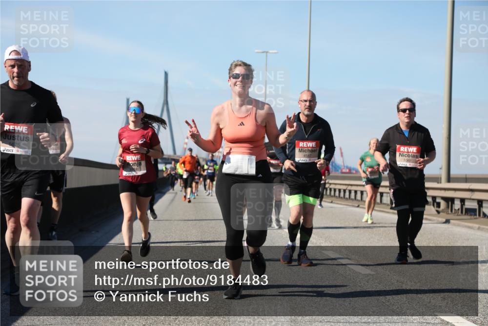 03.10.2025 - Köhlbrandbrückenlauf Yannick Fuchs http://msf.ph/oto/9184483 03.10.2025 12:02:10 Position 3 5675, 4587, 5361 meine-sportfotos.de