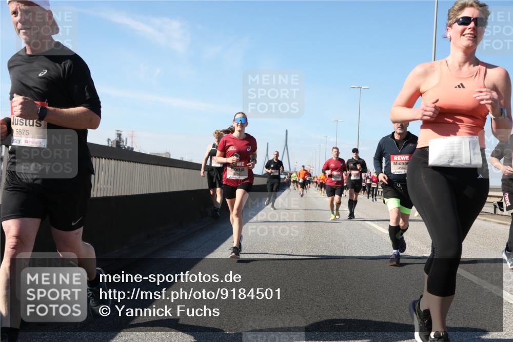 03.10.2025 - Köhlbrandbrückenlauf Yannick Fuchs http://msf.ph/oto/9184501 03.10.2025 12:02:12 Position 3 5675, 5781, 4587 meine-sportfotos.de