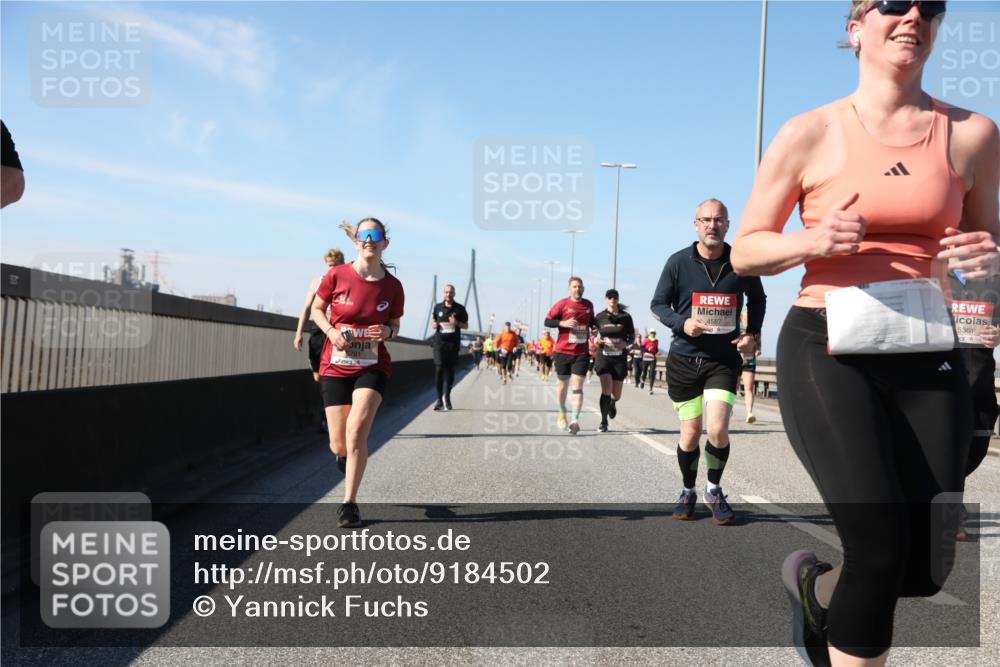 03.10.2025 - Köhlbrandbrückenlauf Yannick Fuchs http://msf.ph/oto/9184502 03.10.2025 12:02:12 Position 3 4587, 5361 meine-sportfotos.de
