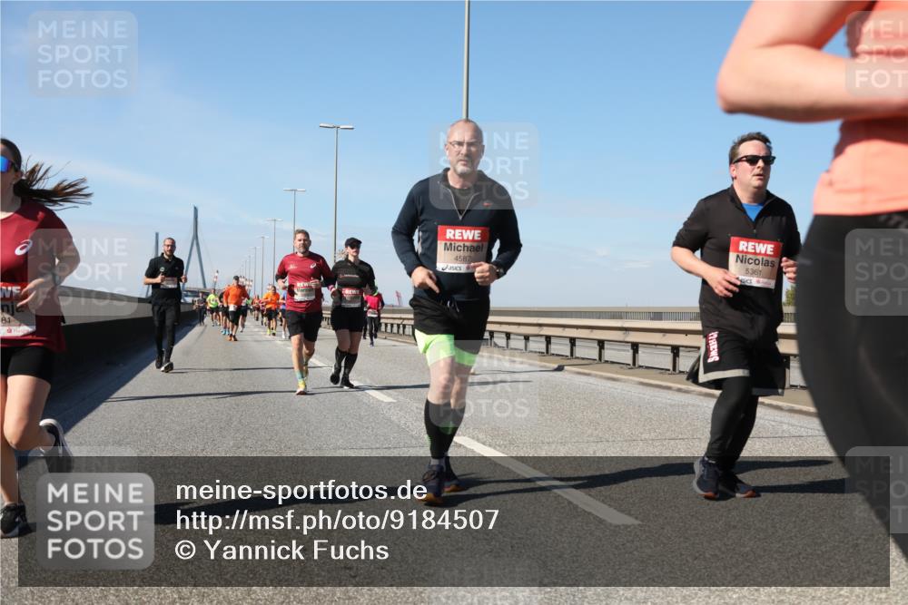 03.10.2025 - Köhlbrandbrückenlauf Yannick Fuchs http://msf.ph/oto/9184507 03.10.2025 12:02:12 Position 3 81, 4587, 5361, 17 meine-sportfotos.de