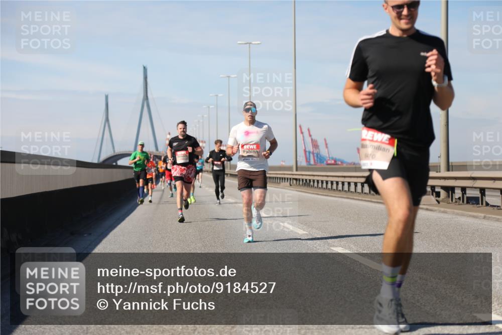 03.10.2025 - Köhlbrandbrückenlauf Yannick Fuchs http://msf.ph/oto/9184527 03.10.2025 11:41:03 Position 3 10 meine-sportfotos.de
