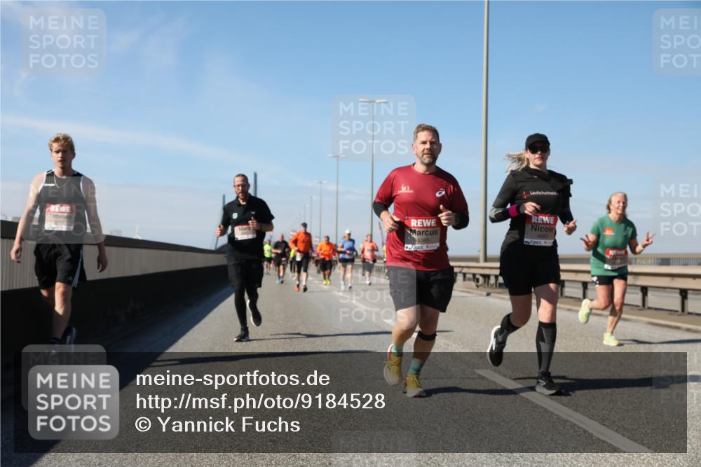03.10.2025 - Köhlbrandbrückenlauf Yannick Fuchs http://msf.ph/oto/9184528 03.10.2025 12:02:14 Position 3 5745, 4680, 5363 meine-sportfotos.de