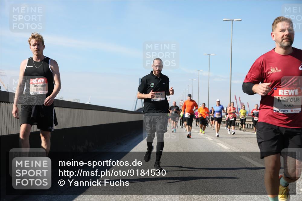 03.10.2025 - Köhlbrandbrückenlauf Yannick Fuchs http://msf.ph/oto/9184530 03.10.2025 12:02:14 Position 3 5745, 96, 6291, 5363 meine-sportfotos.de