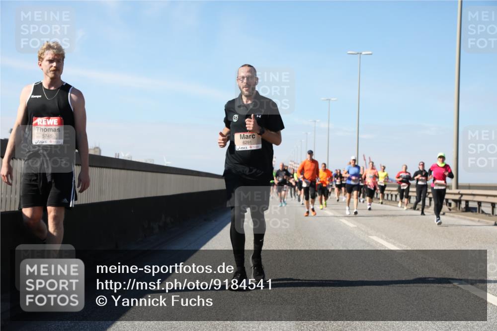 03.10.2025 - Köhlbrandbrückenlauf Yannick Fuchs http://msf.ph/oto/9184541 03.10.2025 12:02:15 Position 3 5745, 96, 6291 meine-sportfotos.de