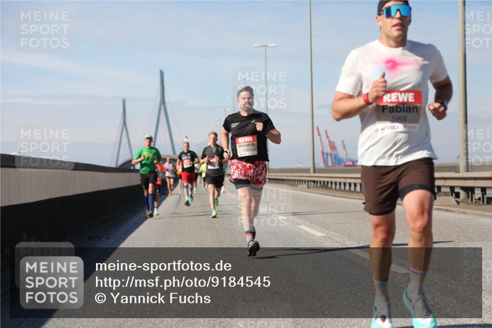 03.10.2025 - Köhlbrandbrückenlauf Yannick Fuchs http://msf.ph/oto/9184545 03.10.2025 11:41:06 Position 3 6100, 5966 meine-sportfotos.de