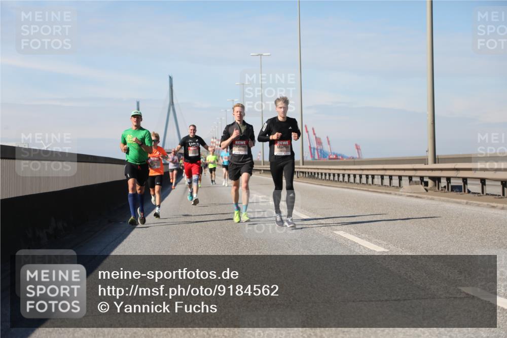 03.10.2025 - Köhlbrandbrückenlauf Yannick Fuchs http://msf.ph/oto/9184562 03.10.2025 11:41:08 Position 3 4233 meine-sportfotos.de