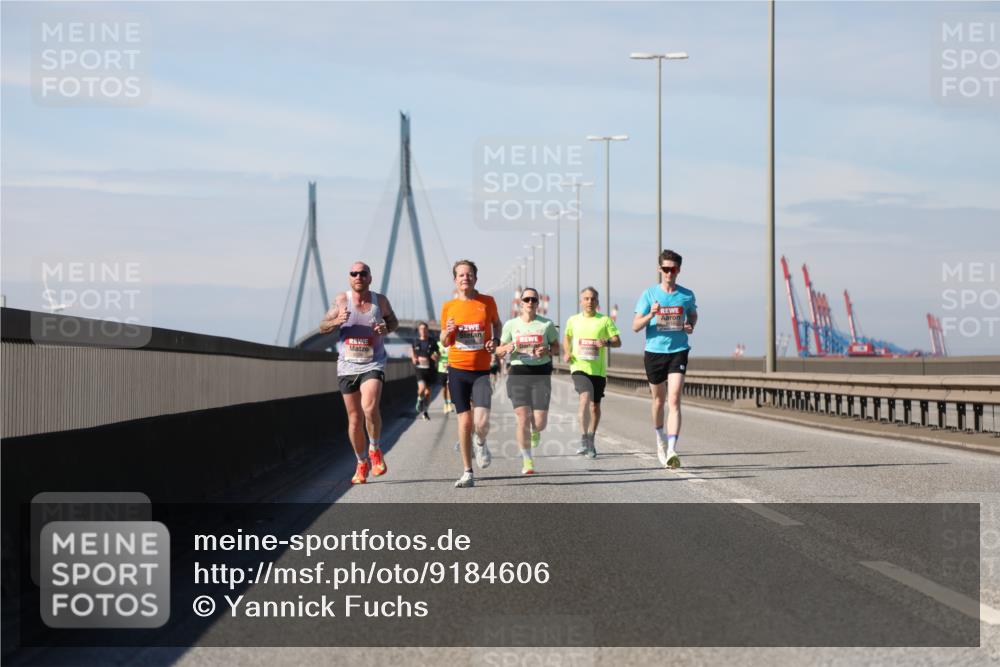 03.10.2025 - Köhlbrandbrückenlauf Yannick Fuchs http://msf.ph/oto/9184606 03.10.2025 11:41:14 Position 3  meine-sportfotos.de