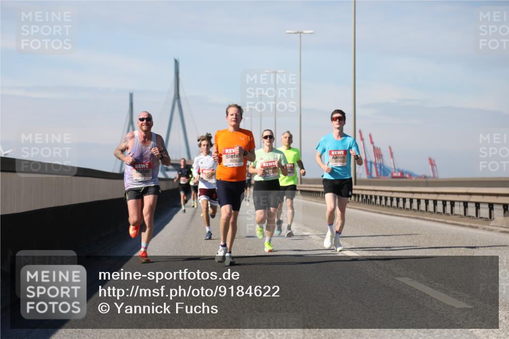 03.10.2025 - Köhlbrandbrückenlauf Yannick Fuchs http://msf.ph/oto/9184622 03.10.2025 11:41:15 Position 3 4078, 4114 meine-sportfotos.de