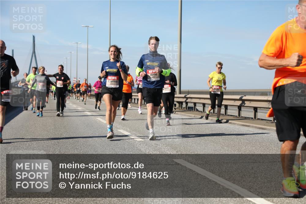 03.10.2025 - Köhlbrandbrückenlauf Yannick Fuchs http://msf.ph/oto/9184625 03.10.2025 12:02:23 Position 3 6684, 6687 meine-sportfotos.de