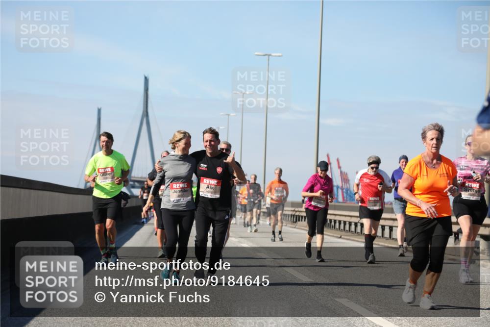 03.10.2025 - Köhlbrandbrückenlauf Yannick Fuchs http://msf.ph/oto/9184645 03.10.2025 12:02:25 Position 3 4603, 4602 meine-sportfotos.de