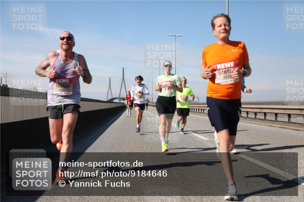 03.10.2025 - Köhlbrandbrückenlauf Yannick Fuchs http://msf.ph/oto/9184646 03.10.2025 11:41:18 Position 3 6206, 4078 meine-sportfotos.de