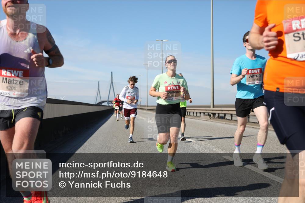 03.10.2025 - Köhlbrandbrückenlauf Yannick Fuchs http://msf.ph/oto/9184648 03.10.2025 11:41:19 Position 3 6206, 4123, 4114 meine-sportfotos.de