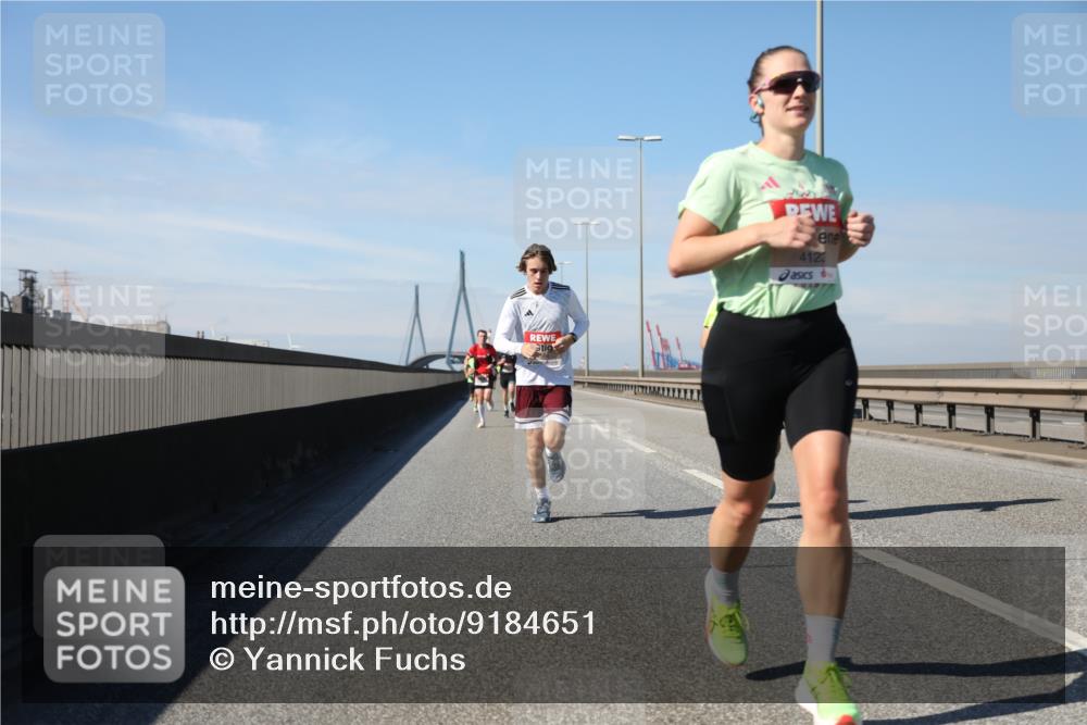 03.10.2025 - Köhlbrandbrückenlauf Yannick Fuchs http://msf.ph/oto/9184651 03.10.2025 11:41:19 Position 3 412 meine-sportfotos.de