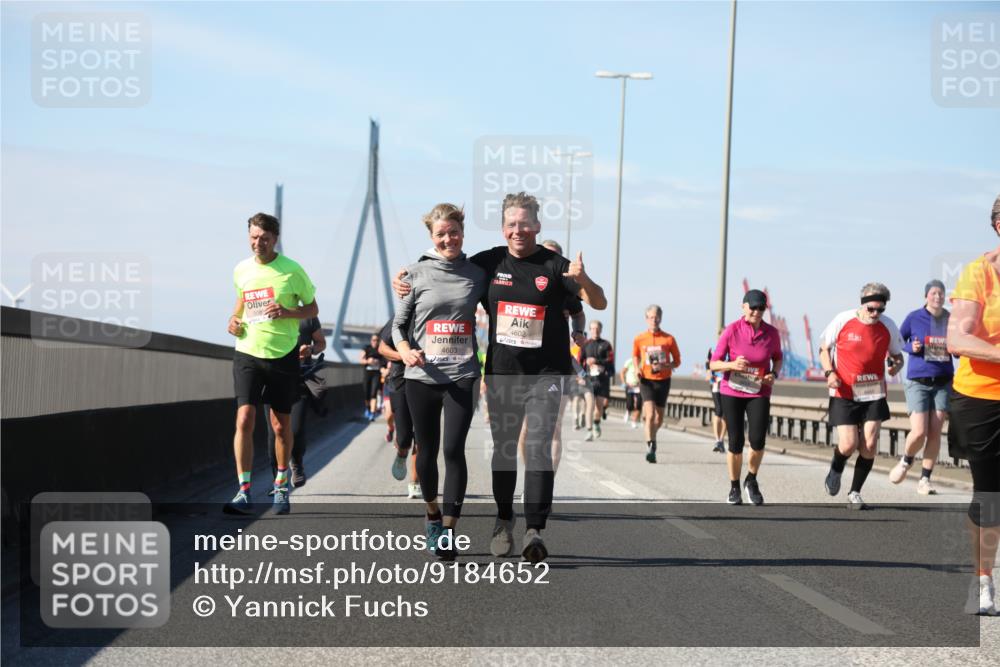 03.10.2025 - Köhlbrandbrückenlauf Yannick Fuchs http://msf.ph/oto/9184652 03.10.2025 12:02:26 Position 3 4603, 4602 meine-sportfotos.de