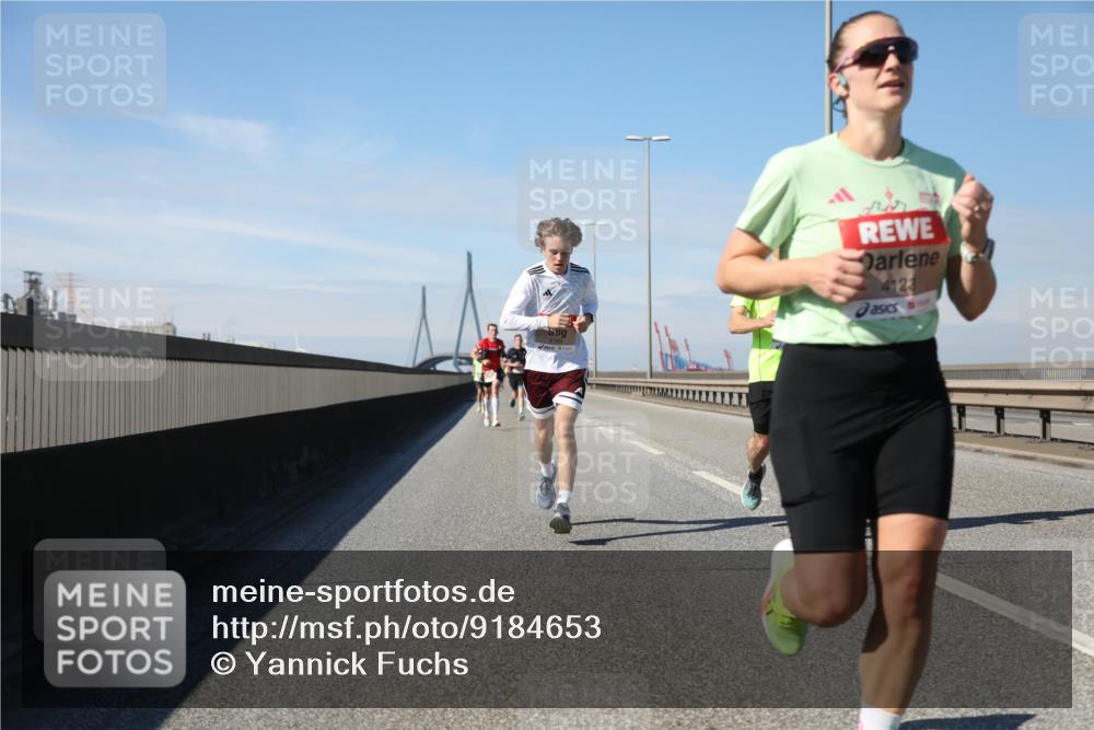 03.10.2025 - Köhlbrandbrückenlauf Yannick Fuchs http://msf.ph/oto/9184653 03.10.2025 11:41:19 Position 3 4123 meine-sportfotos.de