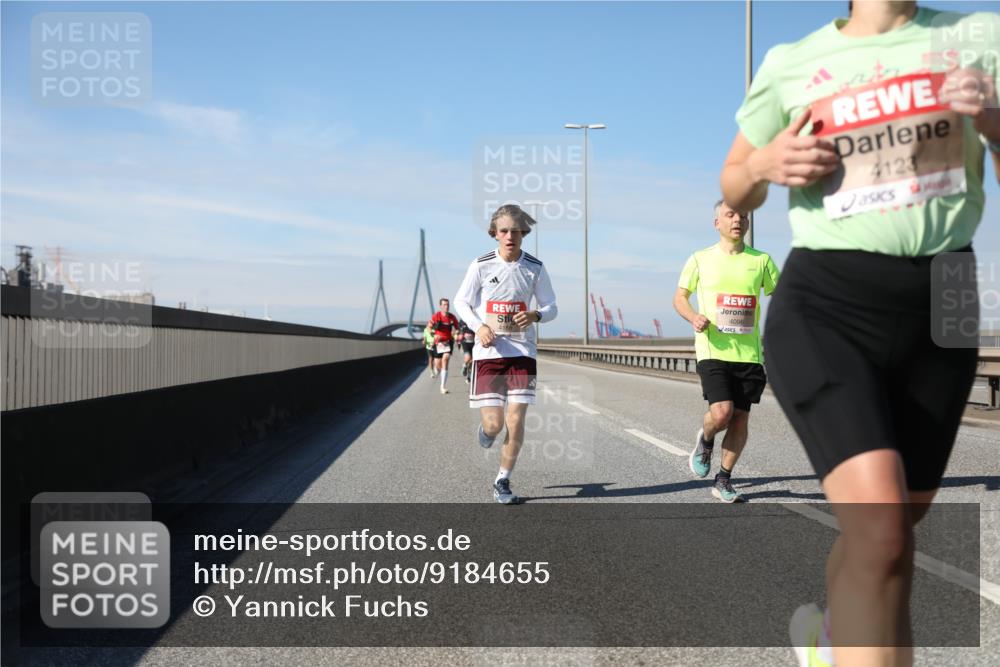 03.10.2025 - Köhlbrandbrückenlauf Yannick Fuchs http://msf.ph/oto/9184655 03.10.2025 11:41:19 Position 3 416, 4096, 4123 meine-sportfotos.de