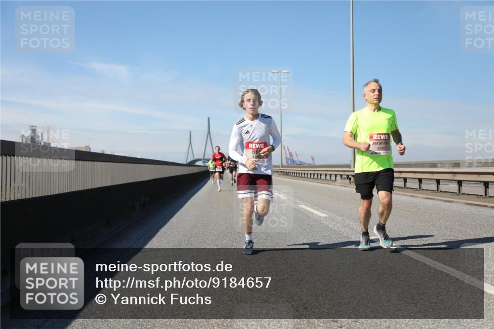 03.10.2025 - Köhlbrandbrückenlauf Yannick Fuchs http://msf.ph/oto/9184657 03.10.2025 11:41:20 Position 3 41, 4096 meine-sportfotos.de