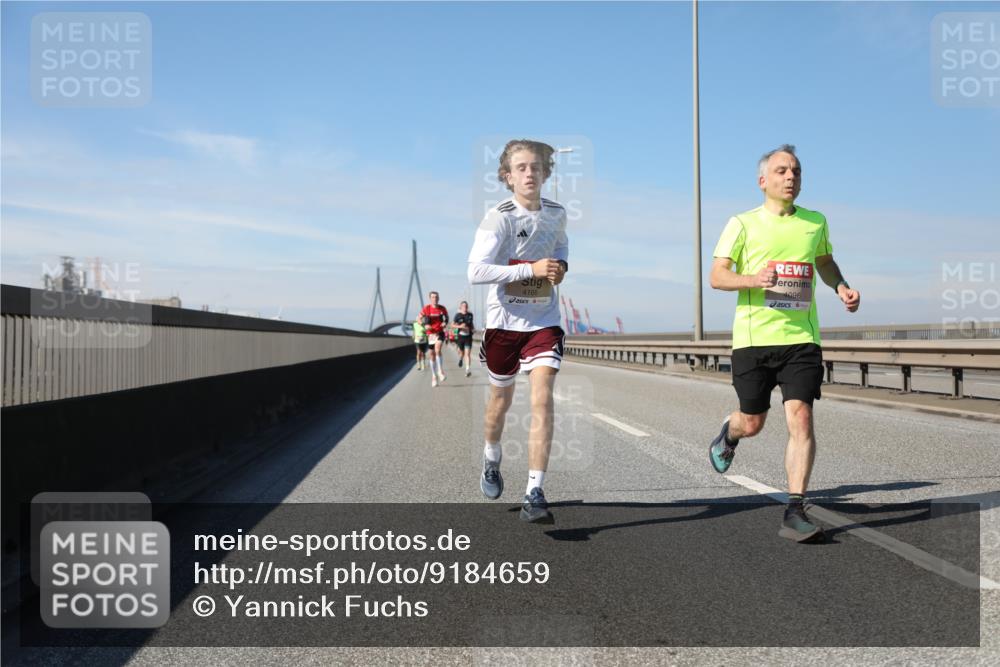 03.10.2025 - Köhlbrandbrückenlauf Yannick Fuchs http://msf.ph/oto/9184659 03.10.2025 11:41:20 Position 3 4166, 4096 meine-sportfotos.de