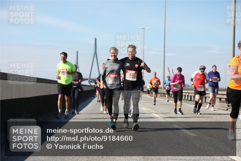 03.10.2025 - Köhlbrandbrückenlauf Yannick Fuchs http://msf.ph/oto/9184660 03.10.2025 12:02:26 Position 3 4603, 4602 meine-sportfotos.de