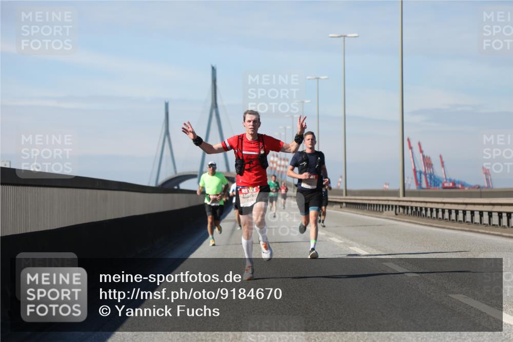 03.10.2025 - Köhlbrandbrückenlauf Yannick Fuchs http://msf.ph/oto/9184670 03.10.2025 11:41:21 Position 3 4594 meine-sportfotos.de