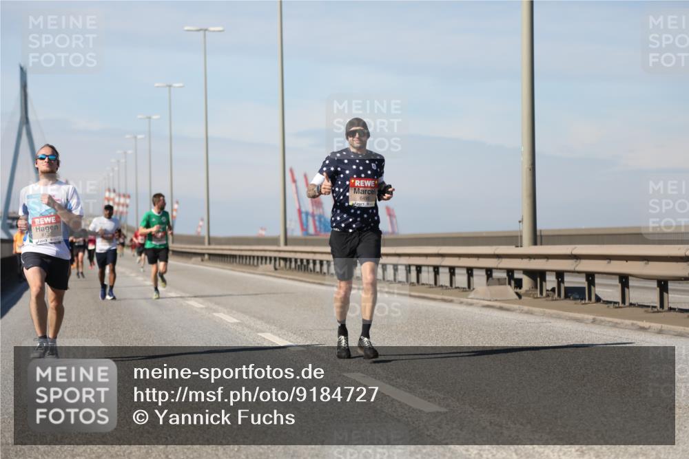 03.10.2025 - Köhlbrandbrückenlauf Yannick Fuchs http://msf.ph/oto/9184727 03.10.2025 11:41:29 Position 3 6122 meine-sportfotos.de