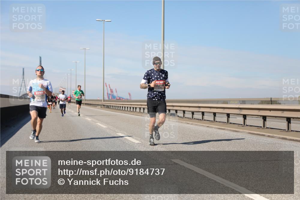 03.10.2025 - Köhlbrandbrückenlauf Yannick Fuchs http://msf.ph/oto/9184737 03.10.2025 11:41:30 Position 3 6495 meine-sportfotos.de