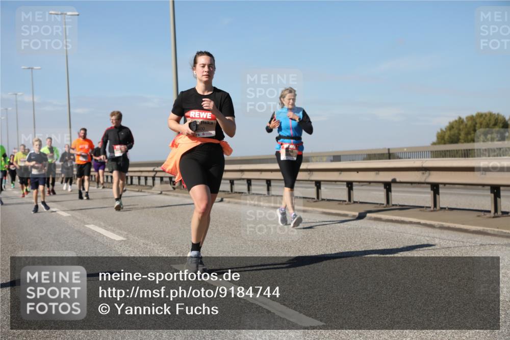 03.10.2025 - Köhlbrandbrückenlauf Yannick Fuchs http://msf.ph/oto/9184744 03.10.2025 12:02:36 Position 3 400 meine-sportfotos.de