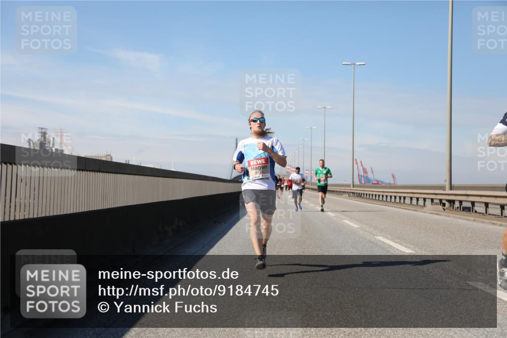 03.10.2025 - Köhlbrandbrückenlauf Yannick Fuchs http://msf.ph/oto/9184745 03.10.2025 11:41:31 Position 3 6122 meine-sportfotos.de