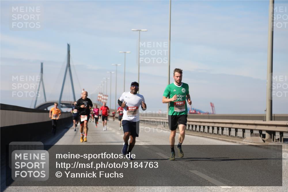 03.10.2025 - Köhlbrandbrückenlauf Yannick Fuchs http://msf.ph/oto/9184763 03.10.2025 11:41:33 Position 3 1999 meine-sportfotos.de