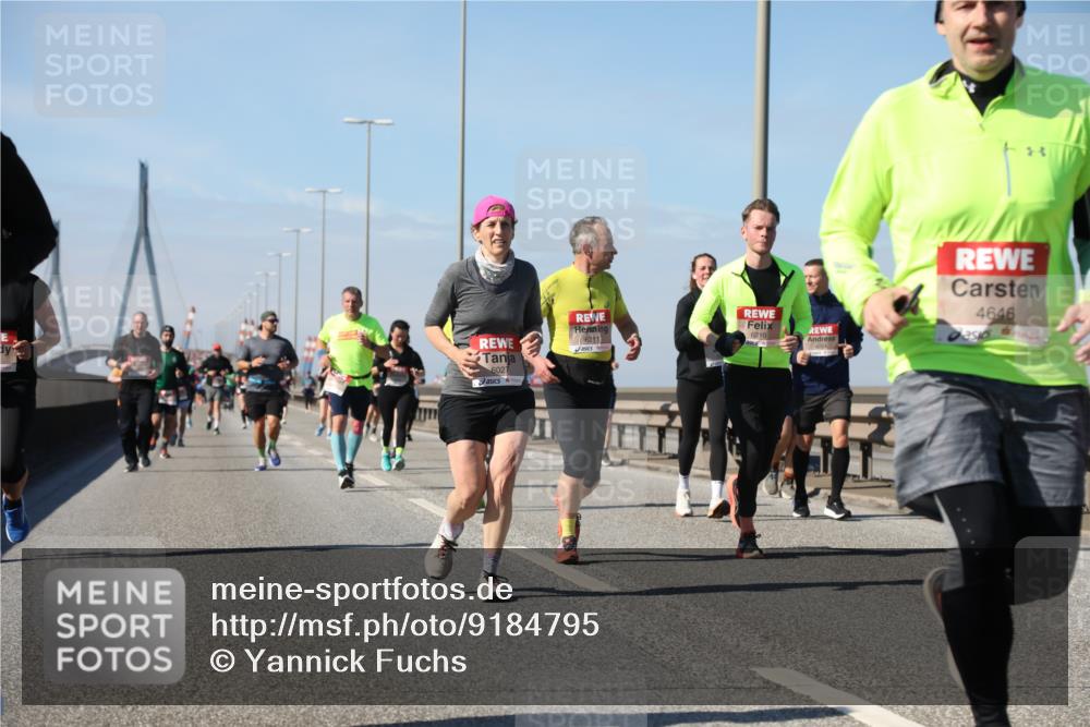 03.10.2025 - Köhlbrandbrückenlauf Yannick Fuchs http://msf.ph/oto/9184795 03.10.2025 12:02:43 Position 3 6027, 6211, 6210, 4204, 24, 4646 meine-sportfotos.de