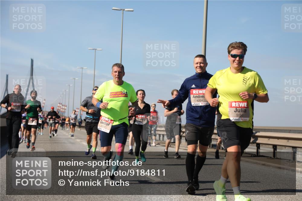03.10.2025 - Köhlbrandbrückenlauf Yannick Fuchs http://msf.ph/oto/9184811 03.10.2025 12:02:47 Position 3 5933, 4204, 5150 meine-sportfotos.de