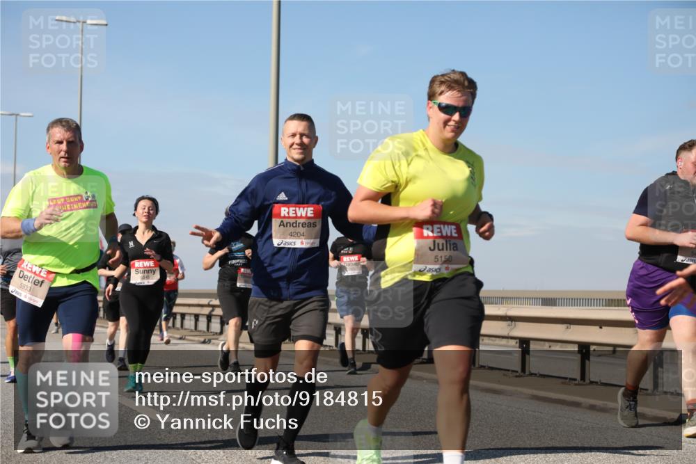 03.10.2025 - Köhlbrandbrückenlauf Yannick Fuchs http://msf.ph/oto/9184815 03.10.2025 12:02:47 Position 3 5933, 5345, 5150, 4204 meine-sportfotos.de