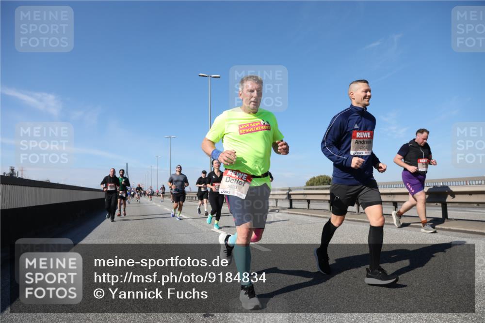 03.10.2025 - Köhlbrandbrückenlauf Yannick Fuchs http://msf.ph/oto/9184834 03.10.2025 12:02:49 Position 3 4204, 5933 meine-sportfotos.de