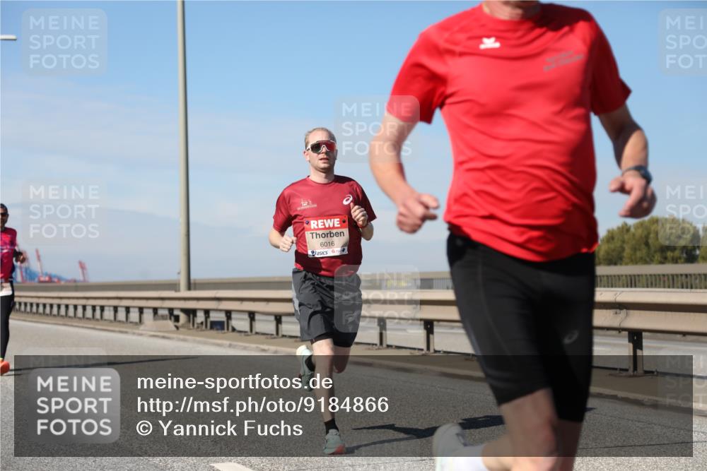 03.10.2025 - Köhlbrandbrückenlauf Yannick Fuchs http://msf.ph/oto/9184866 03.10.2025 11:41:45 Position 3 6016 meine-sportfotos.de