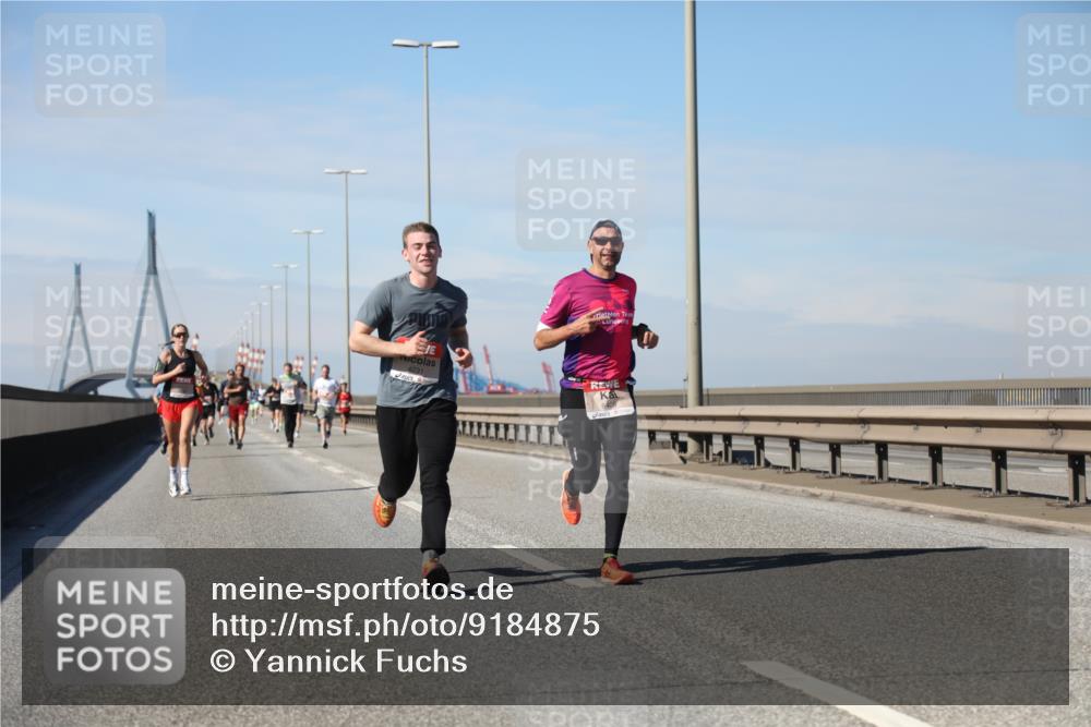 03.10.2025 - Köhlbrandbrückenlauf Yannick Fuchs http://msf.ph/oto/9184875 03.10.2025 11:41:46 Position 3 4231 meine-sportfotos.de