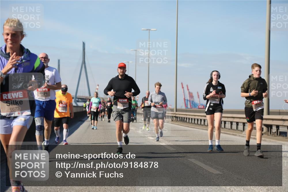 03.10.2025 - Köhlbrandbrückenlauf Yannick Fuchs http://msf.ph/oto/9184878 03.10.2025 12:02:56 Position 3 6673, 4875 meine-sportfotos.de