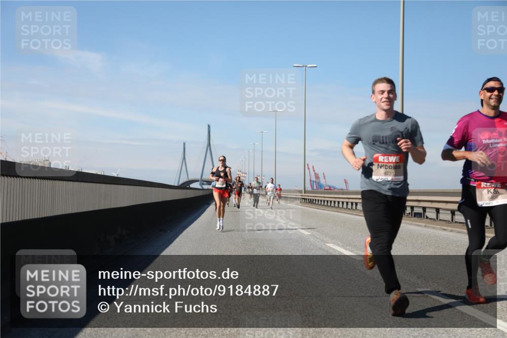 03.10.2025 - Köhlbrandbrückenlauf Yannick Fuchs http://msf.ph/oto/9184887 03.10.2025 11:41:48 Position 3 4231, 6408 meine-sportfotos.de