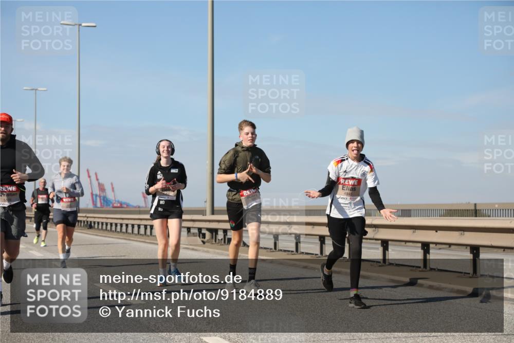 03.10.2025 - Köhlbrandbrückenlauf Yannick Fuchs http://msf.ph/oto/9184889 03.10.2025 12:02:57 Position 3 4945 meine-sportfotos.de