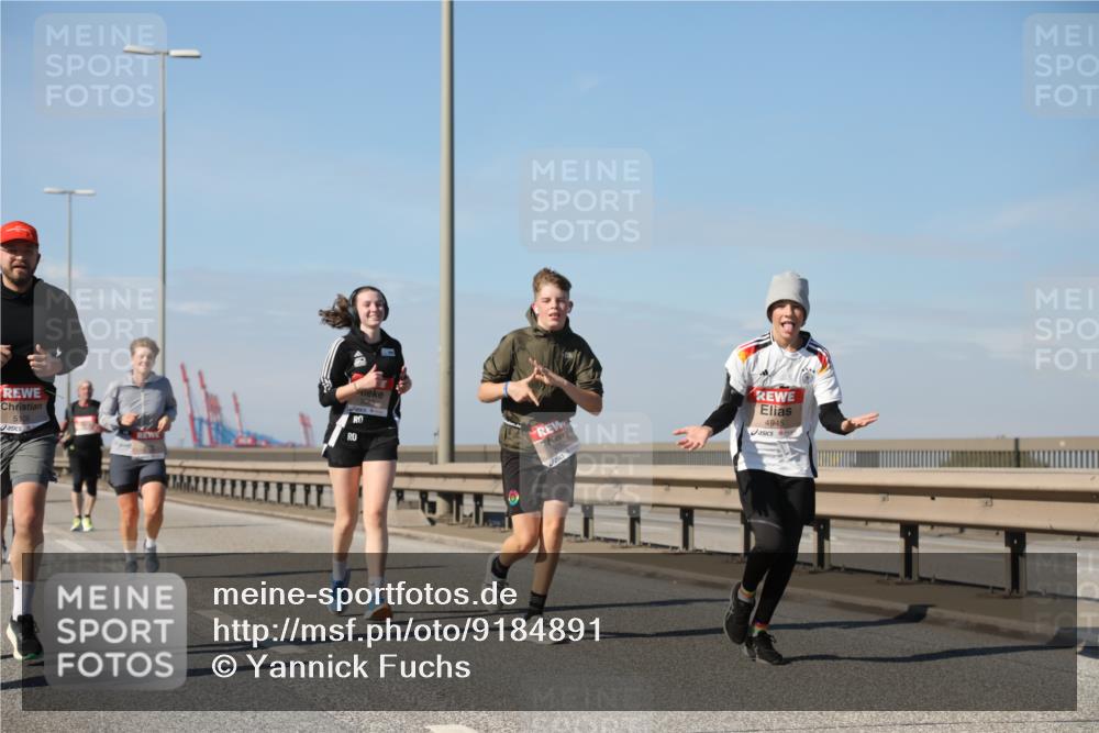 03.10.2025 - Köhlbrandbrückenlauf Yannick Fuchs http://msf.ph/oto/9184891 03.10.2025 12:02:57 Position 3 5106, 4945 meine-sportfotos.de