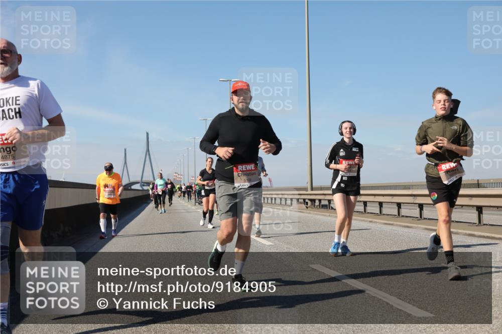 03.10.2025 - Köhlbrandbrückenlauf Yannick Fuchs http://msf.ph/oto/9184905 03.10.2025 12:02:59 Position 3 4875, 5106, 5056 meine-sportfotos.de
