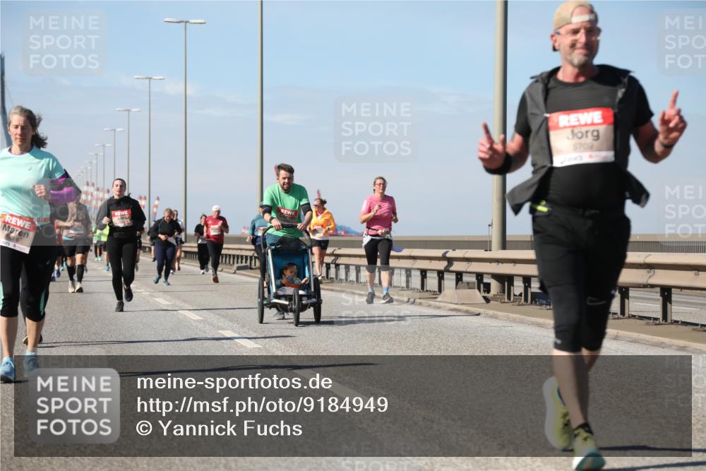 03.10.2025 - Köhlbrandbrückenlauf Yannick Fuchs http://msf.ph/oto/9184949 03.10.2025 12:03:05 Position 3 5885, 5709 meine-sportfotos.de